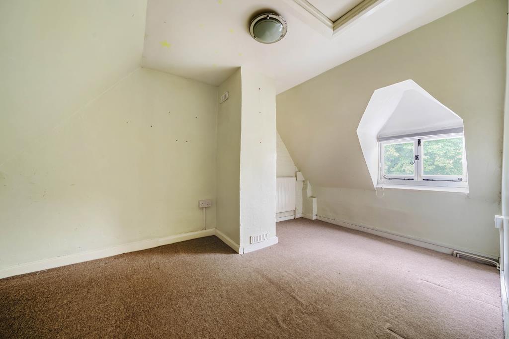 Lot: 32 - MID-TERRACED PROPERTY FOR REFURBISHMENT - Bedroom with window